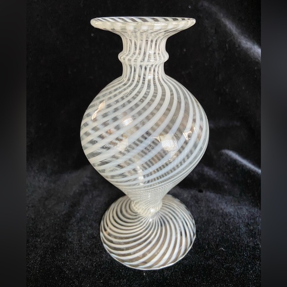 Source Unknown Other - Delicate Art Glass Hand Blown Venetian Vase White Swirl